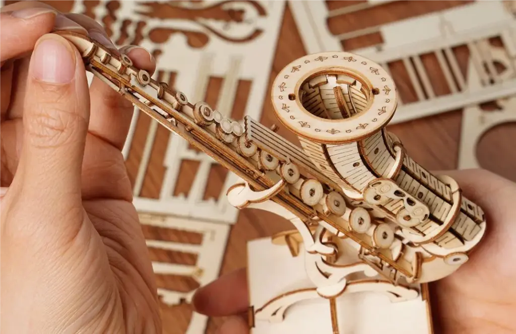 Saxophone 14