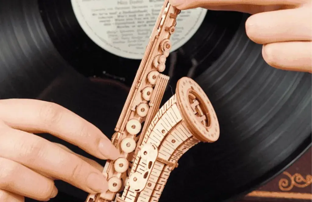 Saxophone 16