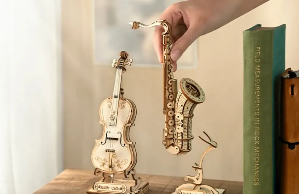 Saxophone 18