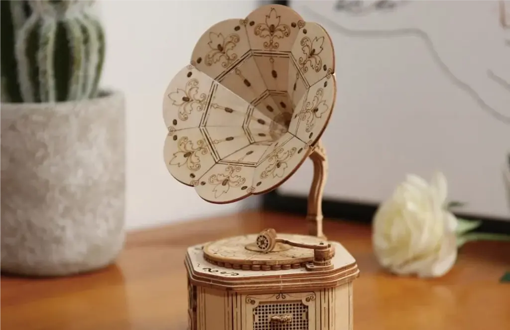 Gramophone 16