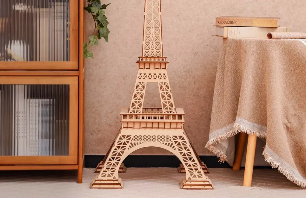 Eiffel Tower Plus 18