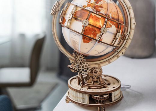 Luminous Globe 18